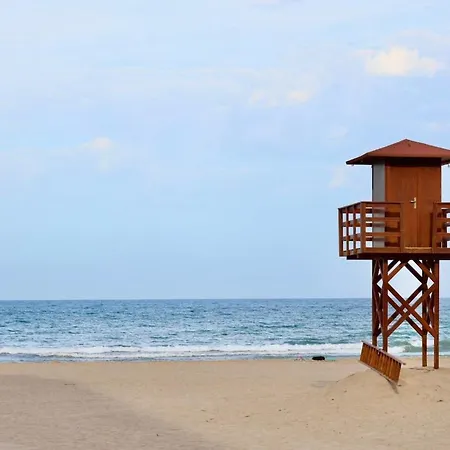 Cozy Seaside In شقة